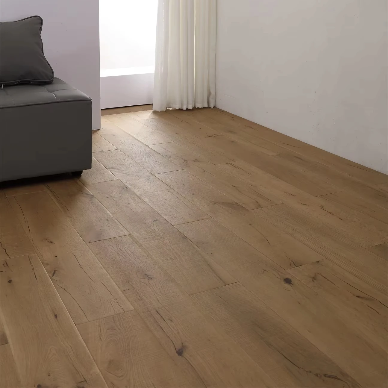 Azulejo de ceramic y porcelana con efecto aspecto madera marron tablones dura suelo como grano