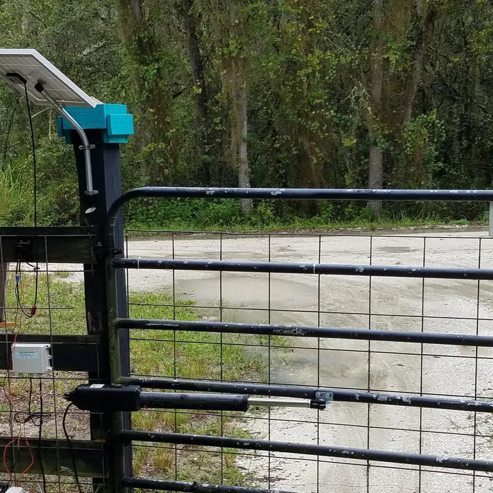 Farmhouse European 2 Years EKD365 CN Swiss Automatic Solar Swing Gate Opener