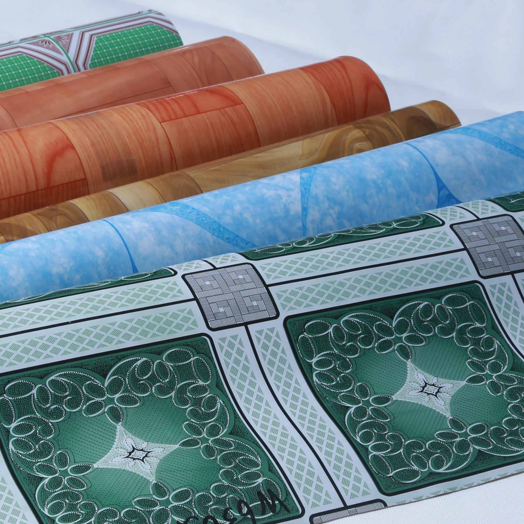 Low Price Wholesale Roll Sponge Flooring Covering Floor Mat 0.9mm Plastic Non-slip PVC Flooring