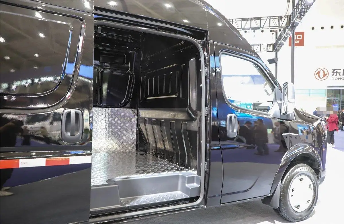 Electric 3 Seats Cargo Logistic Box Van with 77.28kWh CATL Battery 220km Mileage Range 1.62 ton Payloading Capacity Microvan