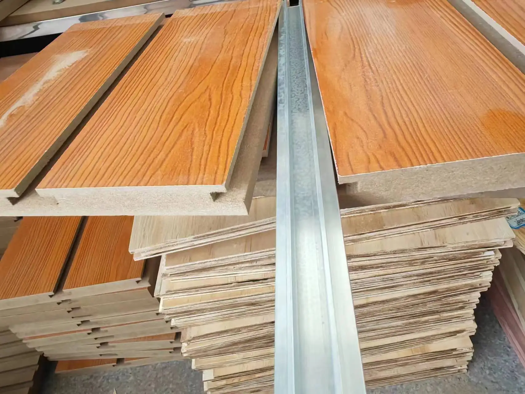 Cabinet grade plywood slotted wood veneer mdf board 18mm