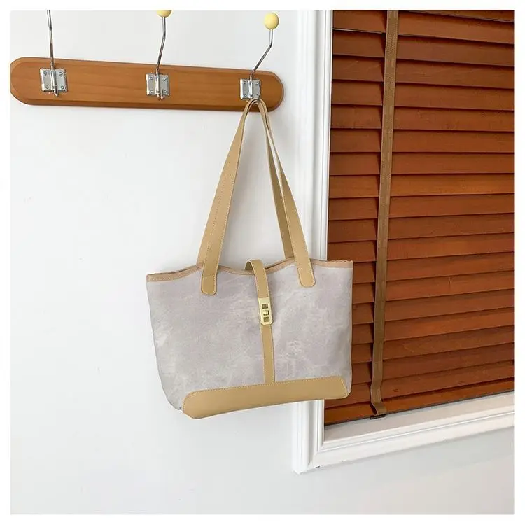 Handbags 2024 3 Colors Lock Lady Design Button Lady Tote Bags Chains Purses For Girl Tassel Factory Wholesale Letter Light