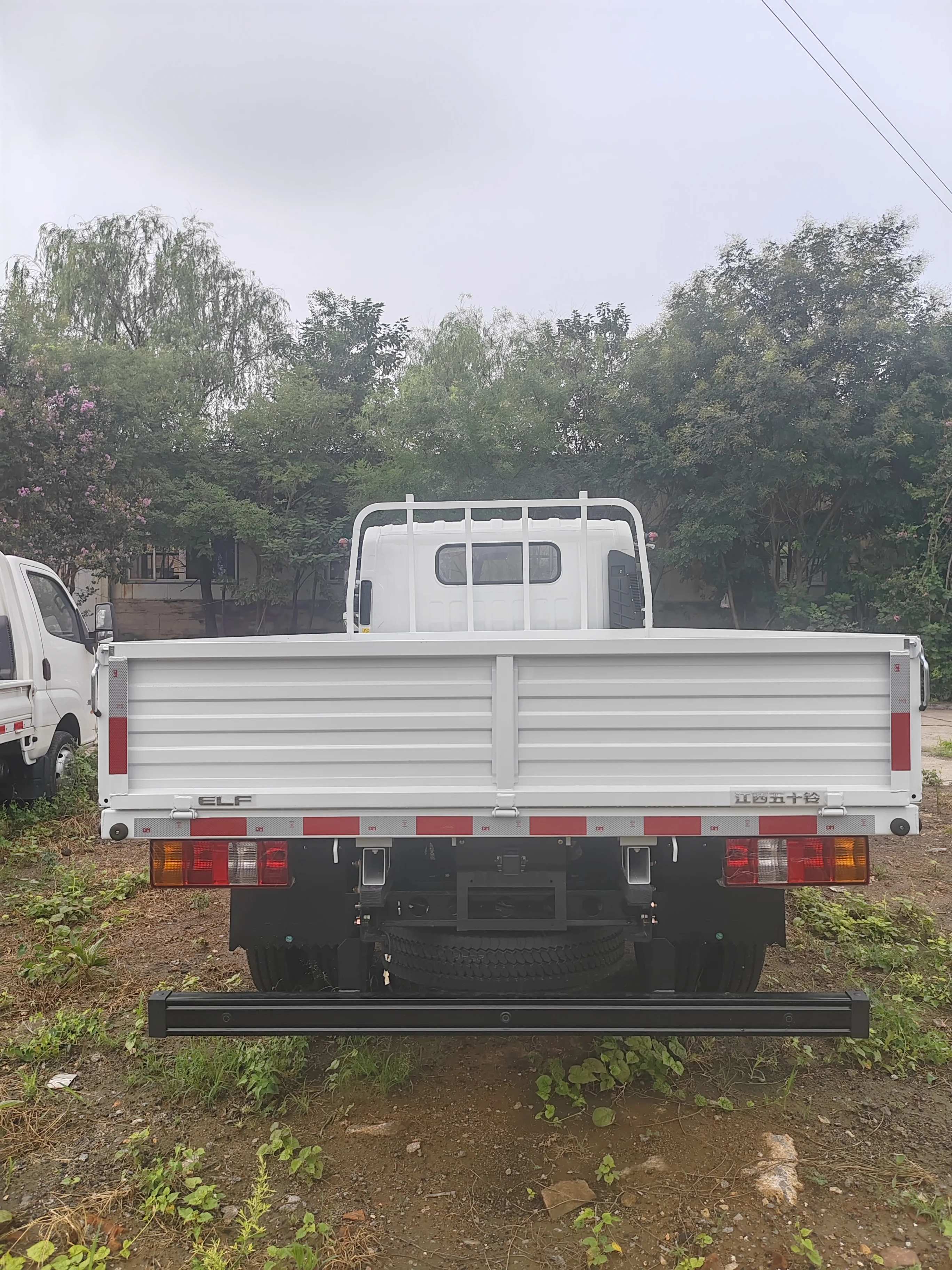 Isuzu flatbed commercial vehicle in stock