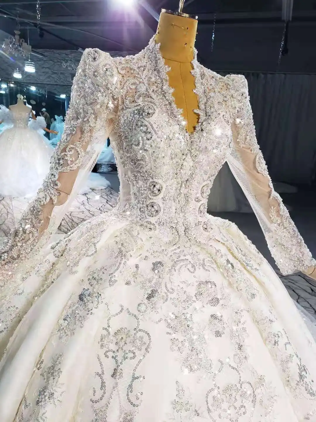 Long sleeves crystal Bll bridal dress Luxury bead  Lace Arabic Wedding Dress Big  Ball Gown dress For Women