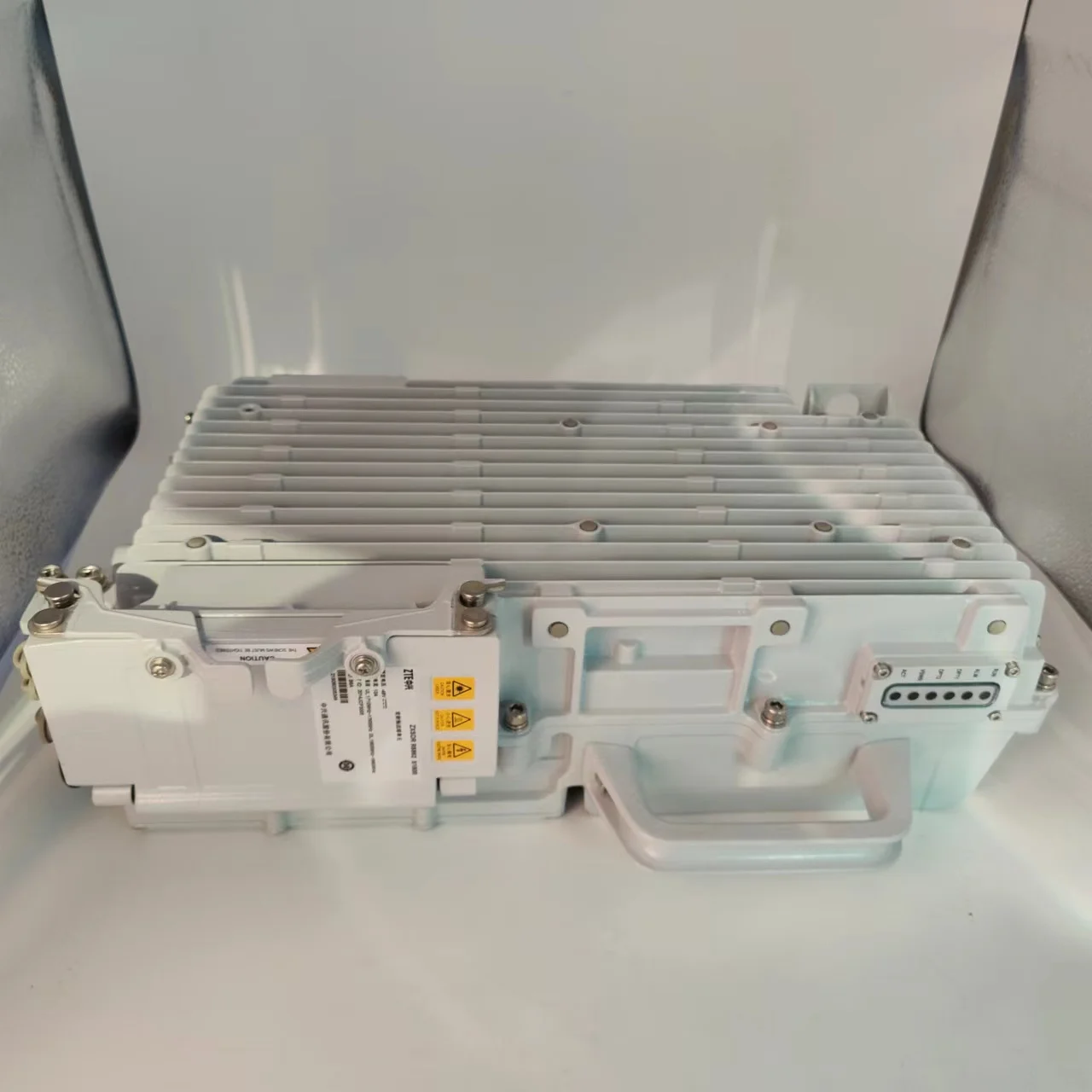 New Original Package Zte Zxsdr R8862s S1800 B6b Zte Rru 8862 aS 1800 Small Cell Communication Base Station