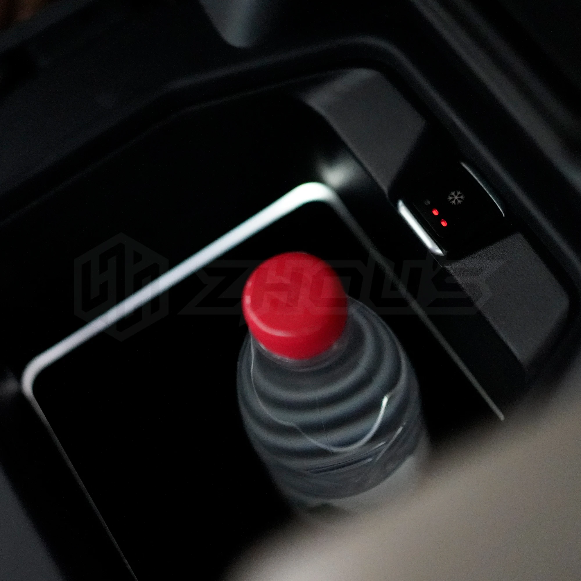 Auto Spare Parts  Mini Freezer Auto Freezer Small Armrest Referigator Car Fridges For Range Rover Vogue