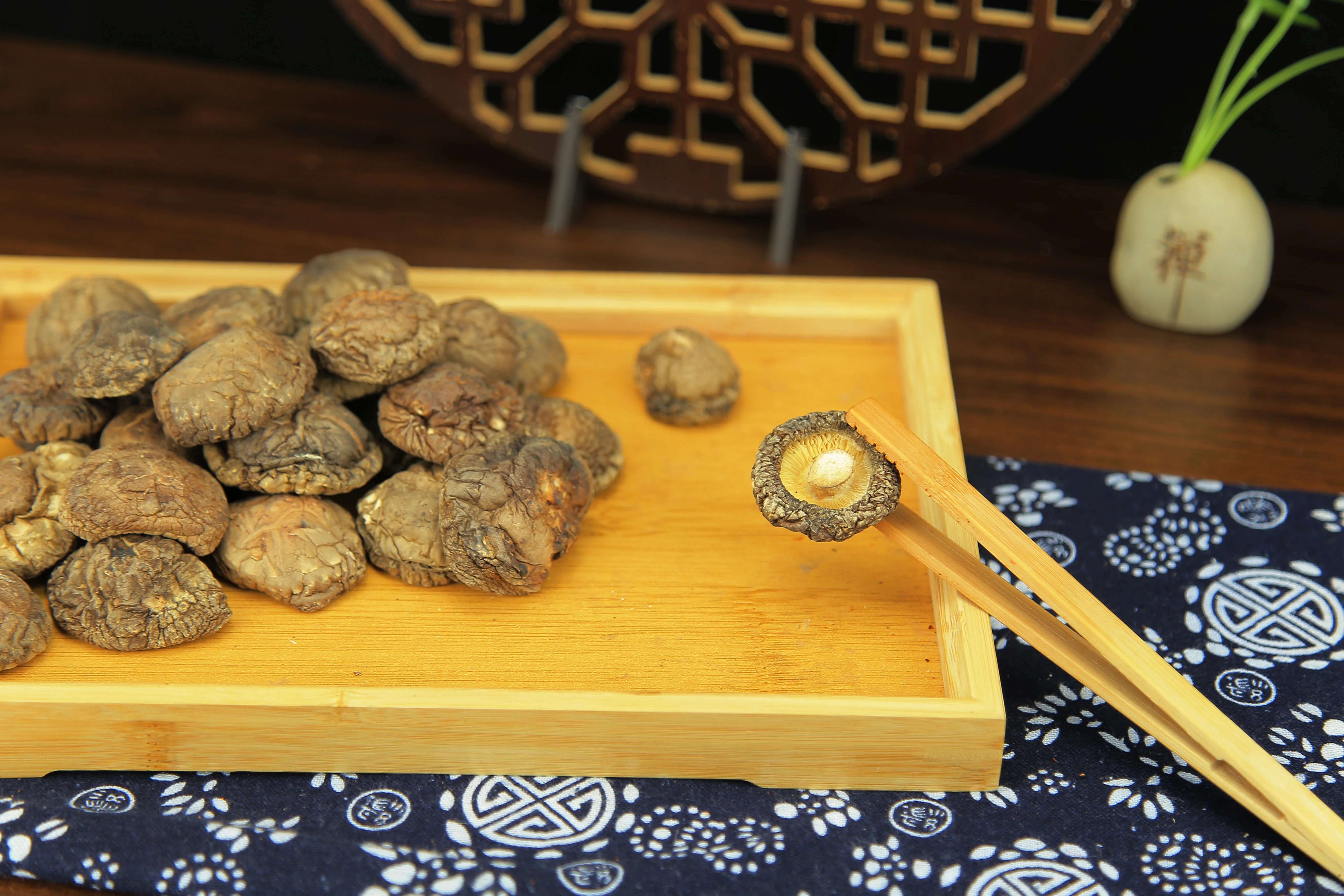 Factory Price Dried Shiitake Mushroom Chips For Sale Dried Mushroom Food Condiments Shiitake