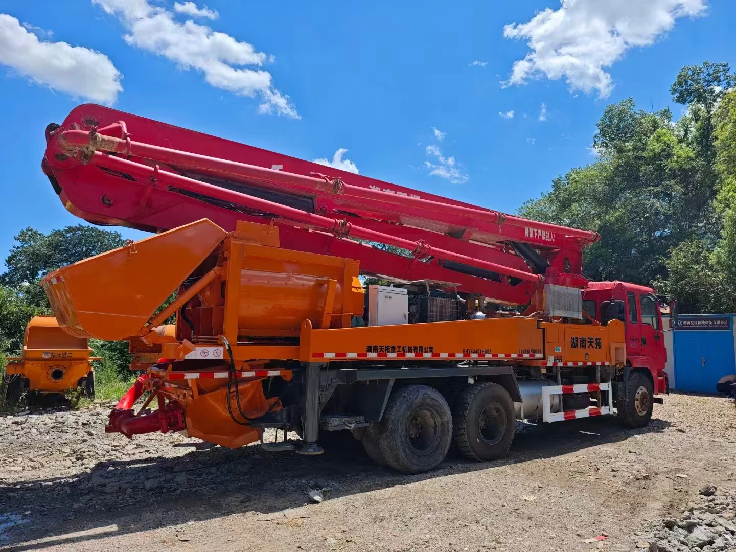 New & Used Diesel Powered Truck Mounted Concrete Pump Machine 38M with Low Price Manufacturing Plant Engine Motor Bearing