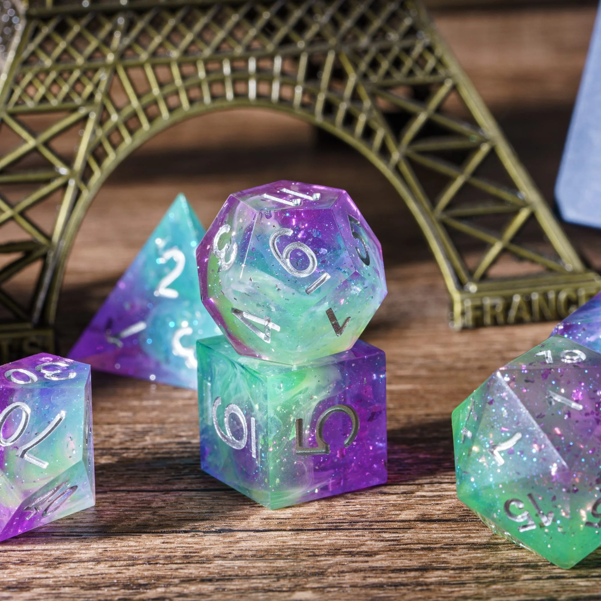 Udixi Custom Handmade Sharp Transparent Colorful Glitter Dice Dungeons and Dragons DND board game Dice Set