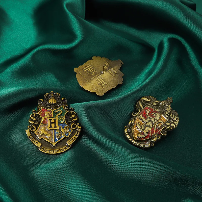 Wholesale New Arrivals Europe America Film Enamel Badge Metal Shield Emblem Pin Souvenirs Gifts