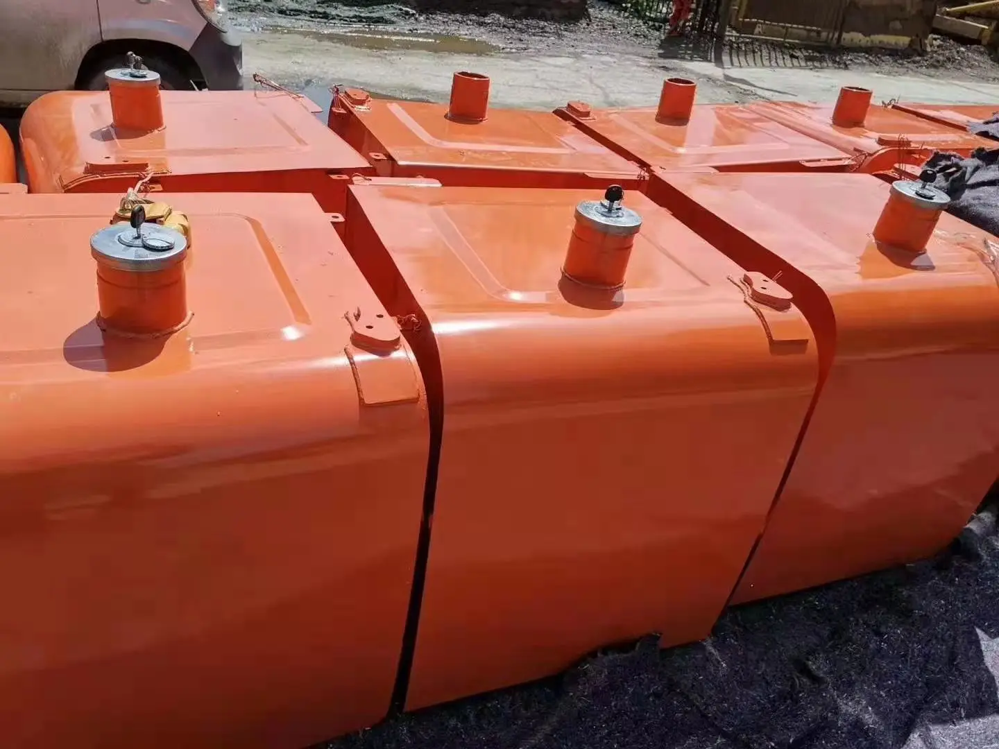 SK350-8 excavator diesel tank