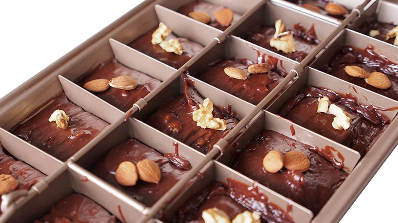 Brownie Pan Cake Baking Pan / Square  Mould / Bread / Solid Bottom 18 Grid Mould