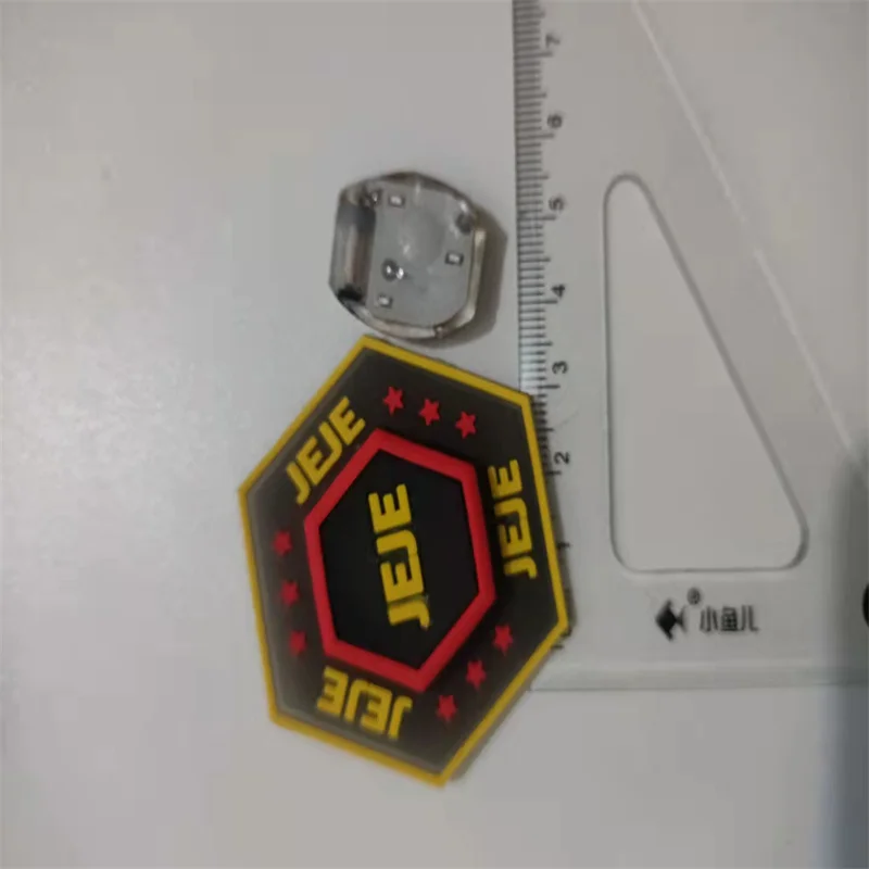Оптовая продажа, мягкие пластиковые Мультяшные значки, используемые на одежде и обуви со светодиодной подсветкой