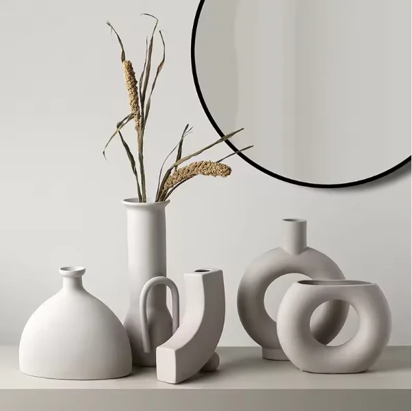 Wholesale Custom Cute Modern Porcelain Luxury Home Decor Ceramic Home Decoration Accessories
