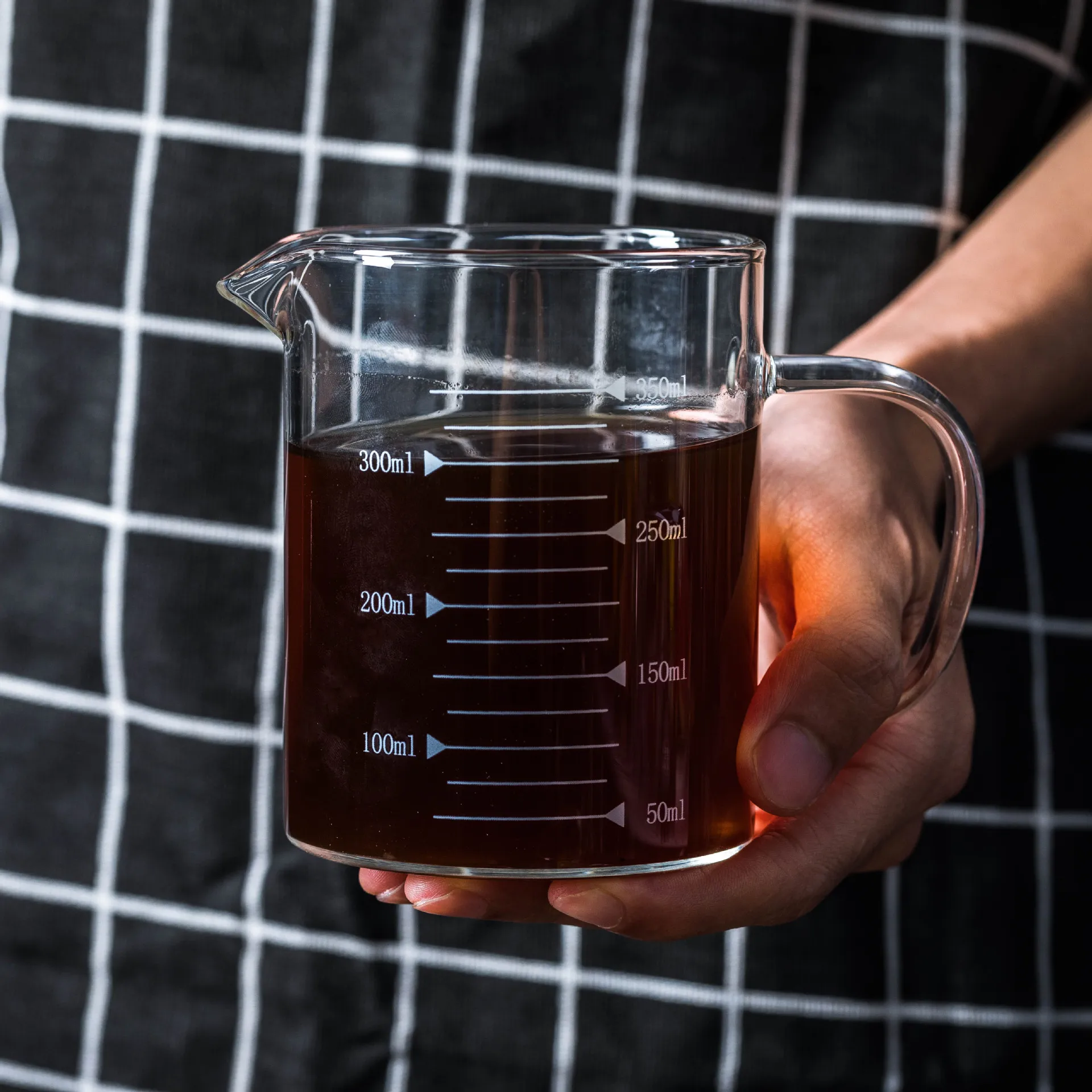 Customizable High Borosilicate Thickened Glass Measuring Cup Modern round Pyrex Beaker for Parties