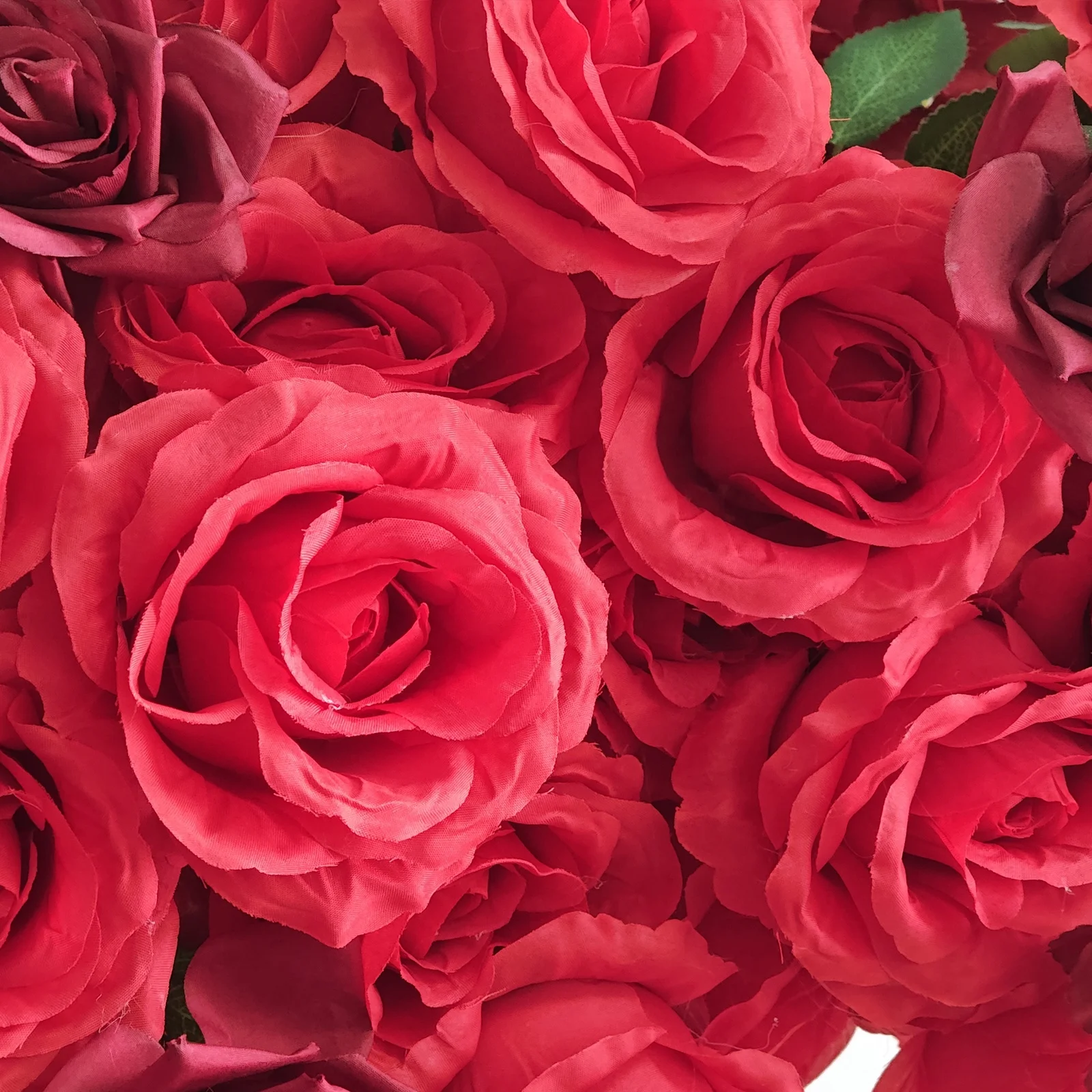 Modern Red Rose Heart Shaped Arch Stand Artificial Flower Panel Set Row Floral Arrangement Backdrop for Wedding Event Decoration