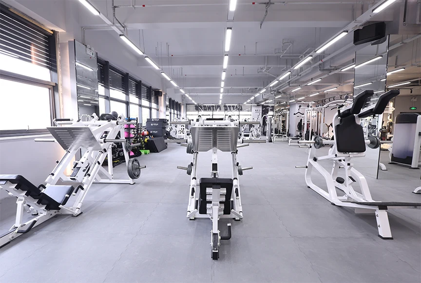 Резиновая напольная плитка для тренажерного зала с соединительными пряжками