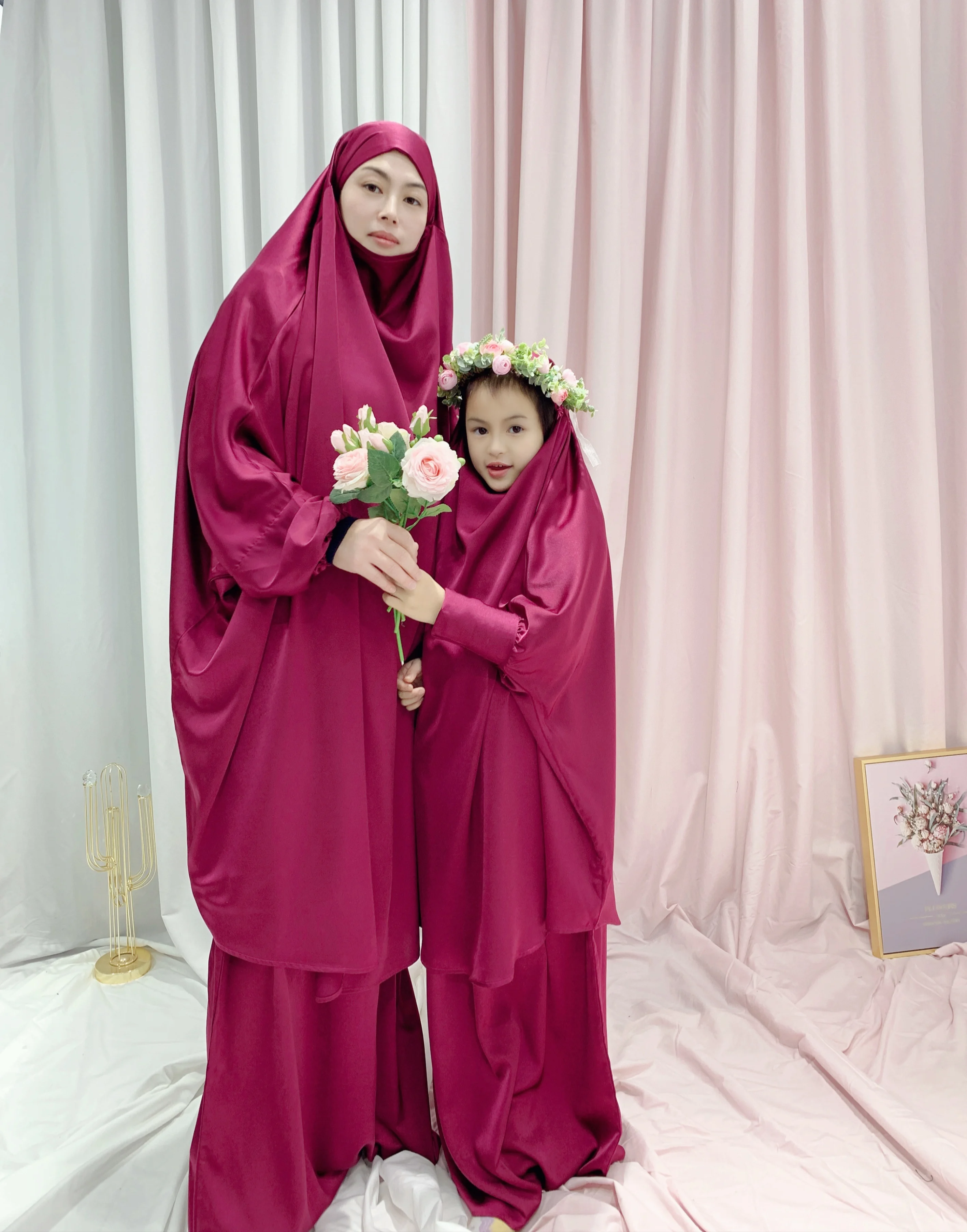 Лидер продаж Исламская одежда для мамы и ребенка молитвенная атласное платье Абайи с халатом из хджиаба никаба костюм-кафтан