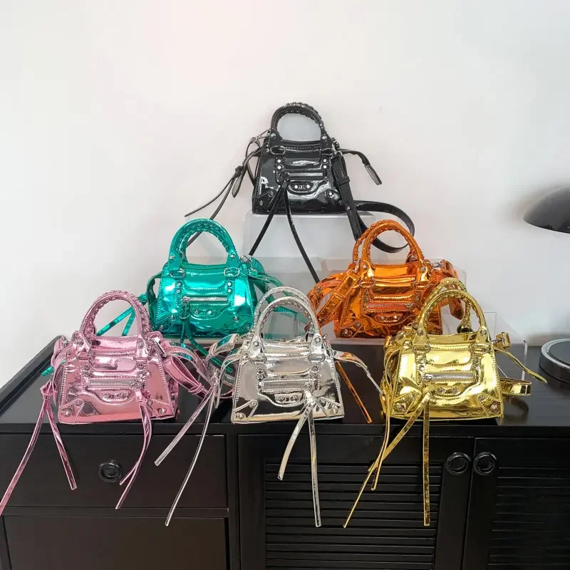 2023 Новое поступление женская сумка с заклепками на мотоцикле блестящая из лакированной кожи мини-сумка через плечо