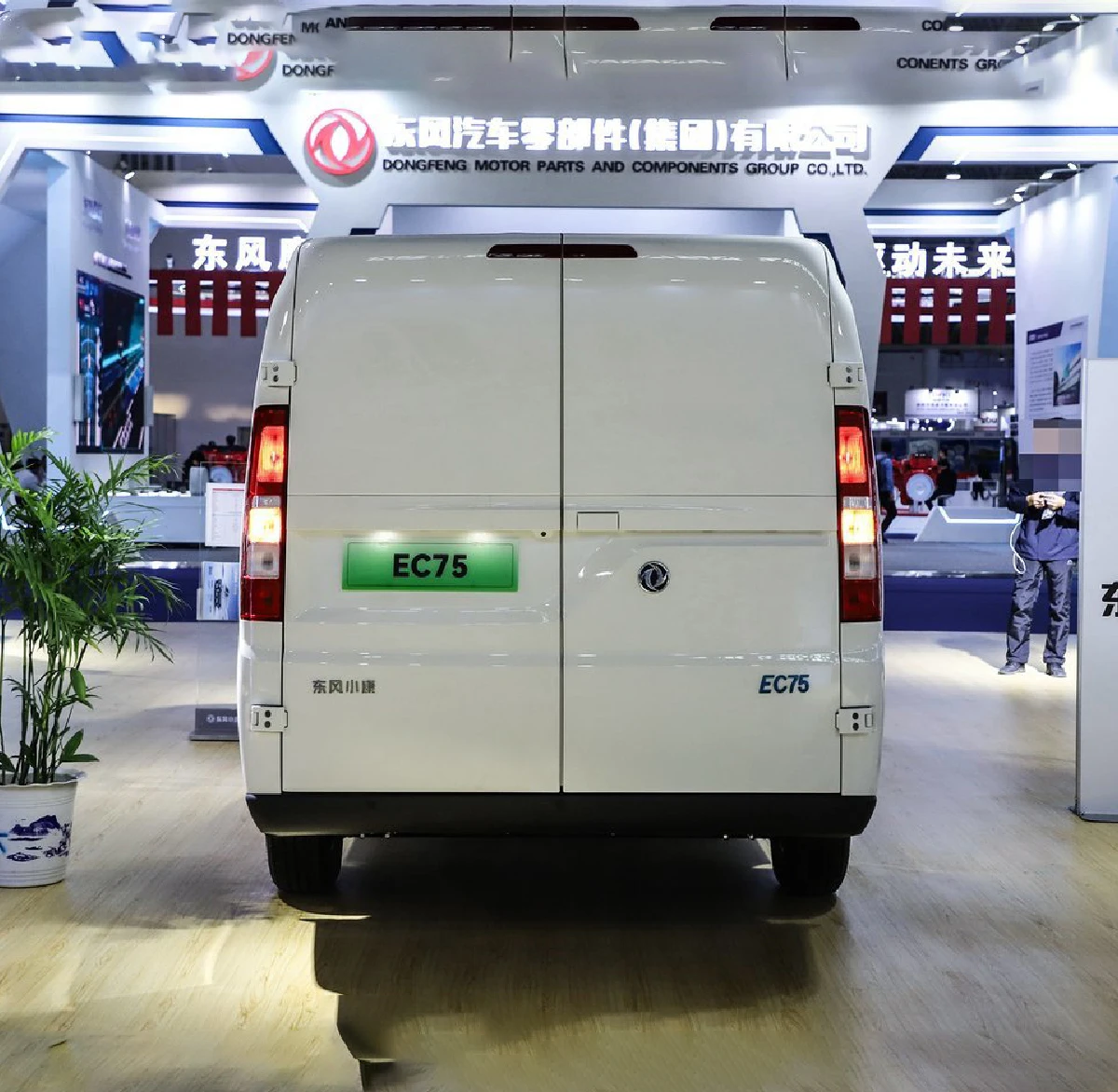 Ruichi Ec75 Электрический грузовой фургон Новый с энергетическими транспортными средствами