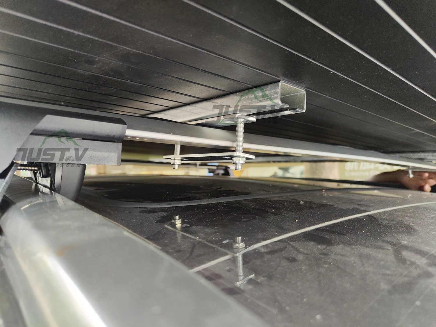 Off Road car Pick Up truck 4x4 camping   hard shell triangle Roof Top Tent Camper For Car Roof Top Tent