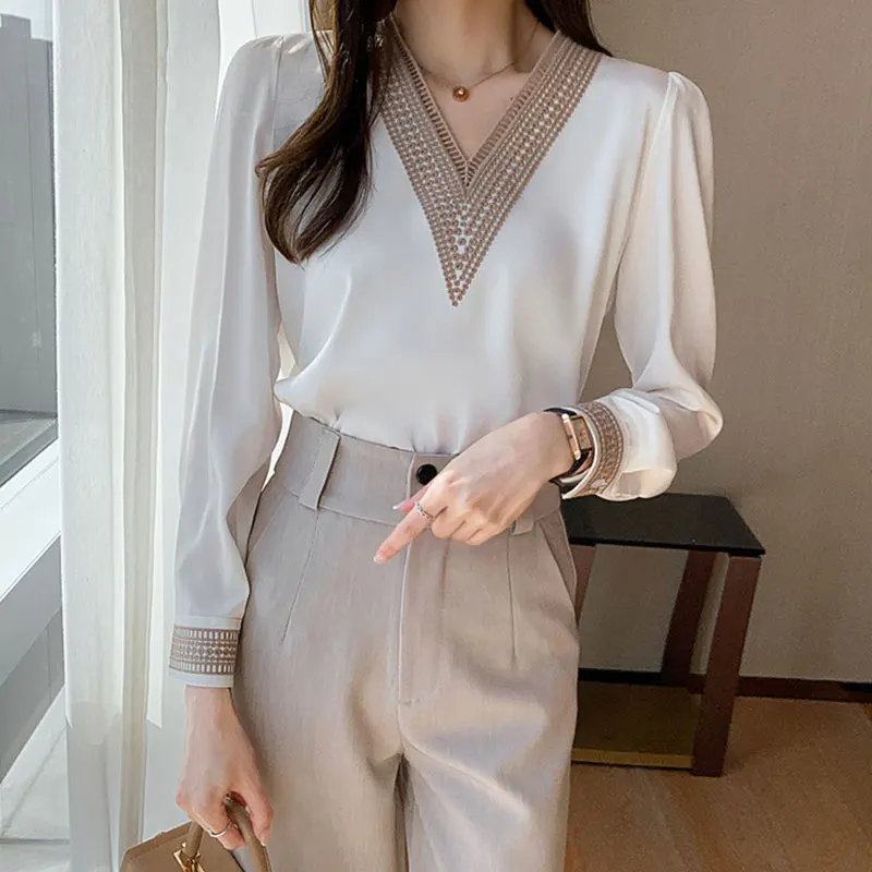 Long Sleeve White Blouse Women Blusas Fashion Embroidery V Neck Chiffon Blouse Shirt