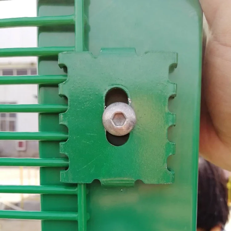 358 High Security Mesh Fencing Customized Curves 358 Fence Anti Corrosion 3mm-6mm Wire Diameter