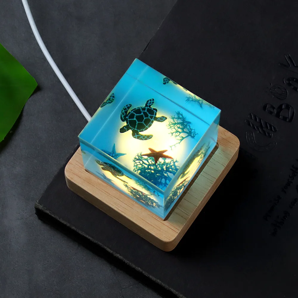 Marine Whale Cube Decoration Clear Epoxy Resin Cube Lamp  With Wooden Base For Holiday Christmas Gifts