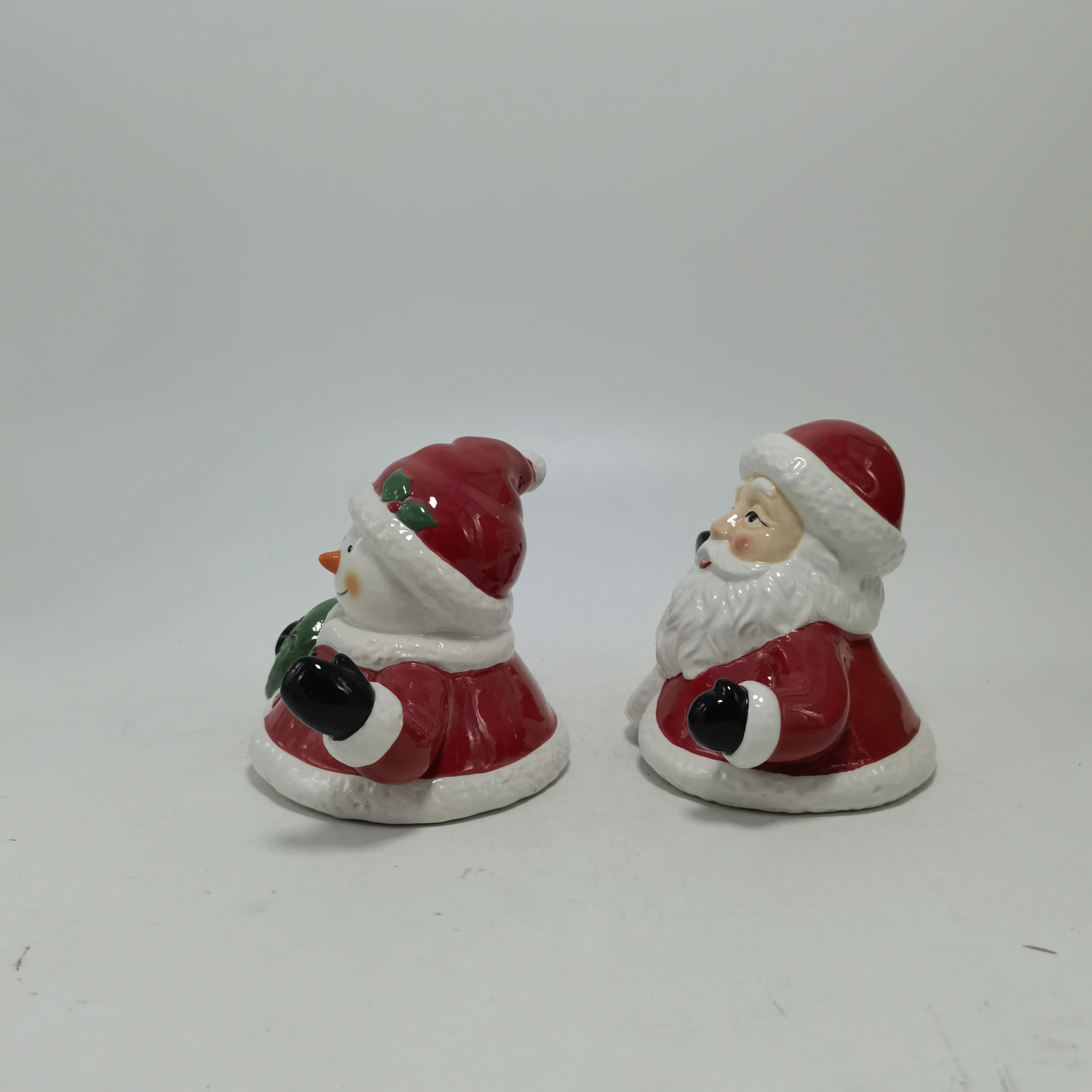 Latest design Christmas decorations party supplies Ceramic Santa Claus sculpture The bottom can be fitted with crystal ball