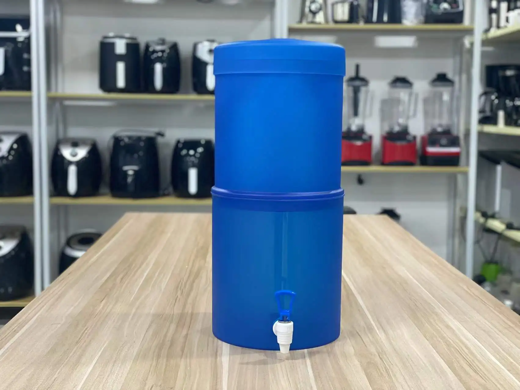 BIG BLUE Mineral drinking water pot of 20 liters capacity with 2 ceramic carbon rod composite filter elements