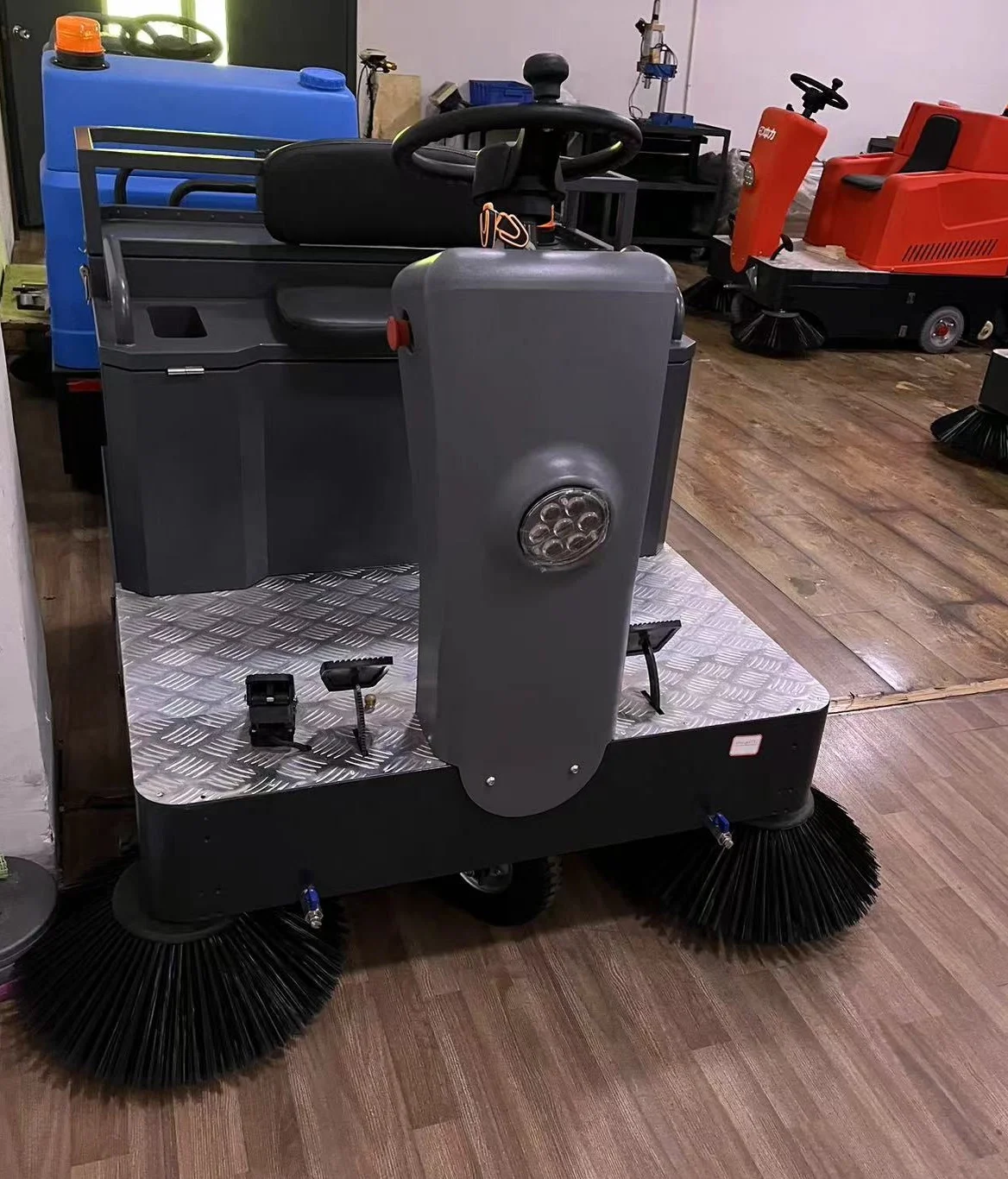 80L Capacity Industrial Commercial Electric Driving Sweeper Ride-on Floor Sweeper Cleaning Machine for Street Road