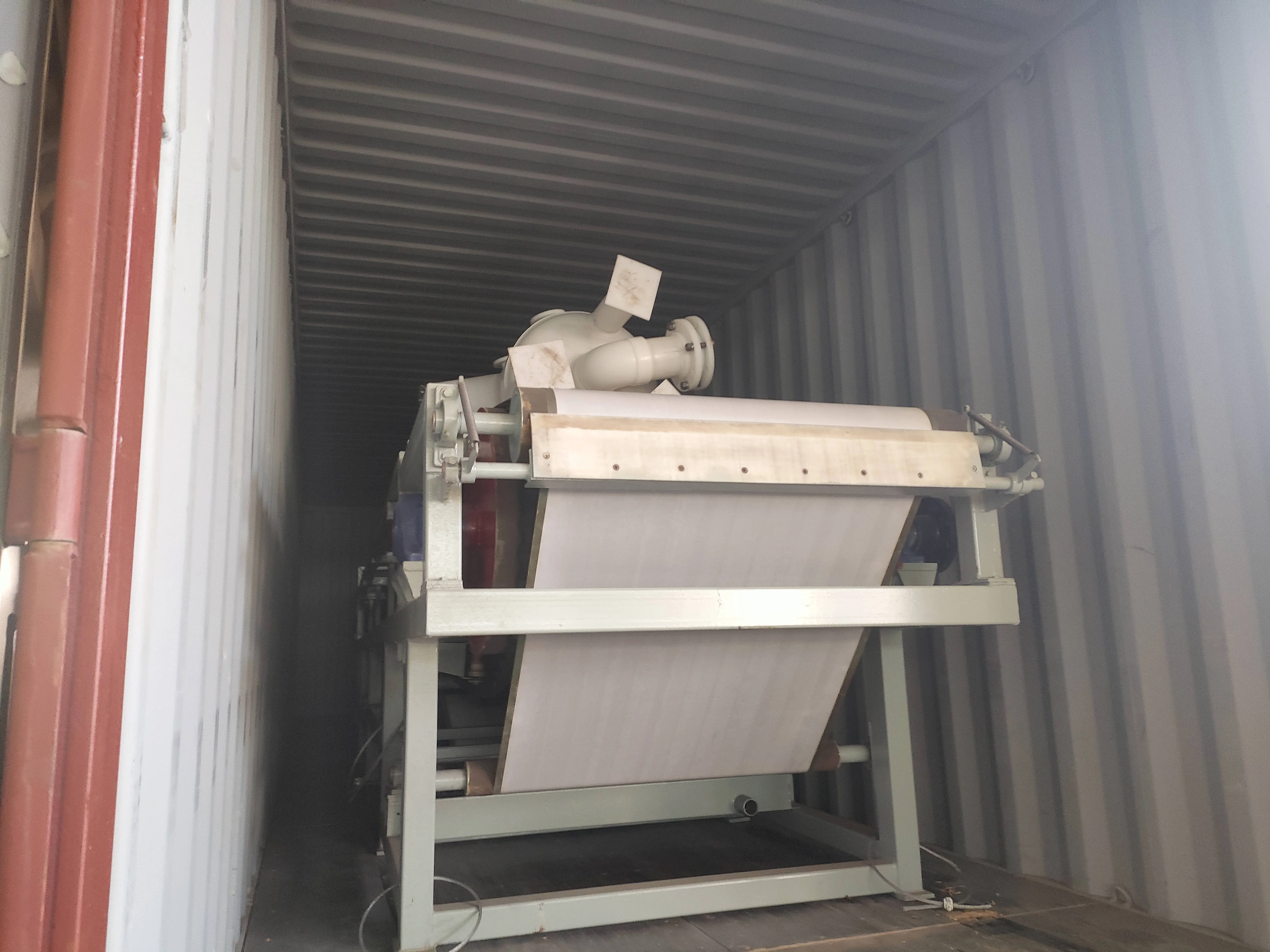 Horizontal rubber vacuum filter press for solid liquid separation of mine sludge industry