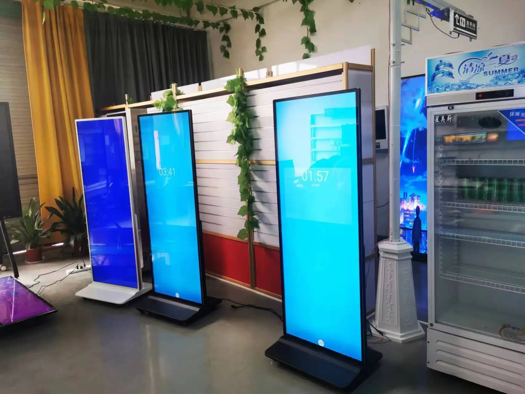 Factory Supplier 75inch 2/4K Totem Full Screen lcd Advertising Display  Video Digital screen TV Digital Signage Kiosk