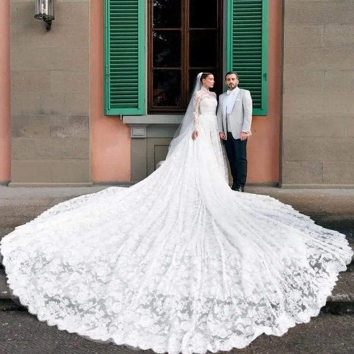 Vintage Lace Bride Gown Long Train High Collar Long Sleeves Elegant Lace Custom Made Wedding Dresses