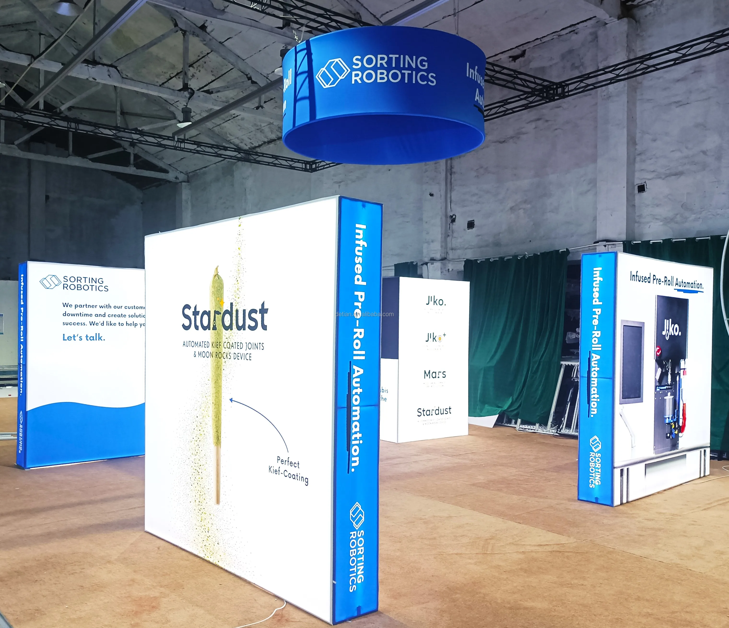 Hot Sale 20*20 ft Trade Show Booth Aluminum Exhibition Stand Tension Fabric Pop Up Backdrop Wall Tarde Booth shelves