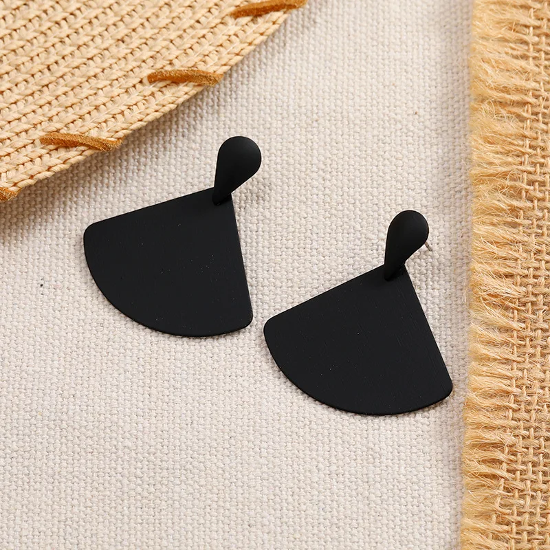 KL OEM pendientes redondos grandes  de colores 2023 New design simple fashion spray paint matte fan shape colorful stud earrings