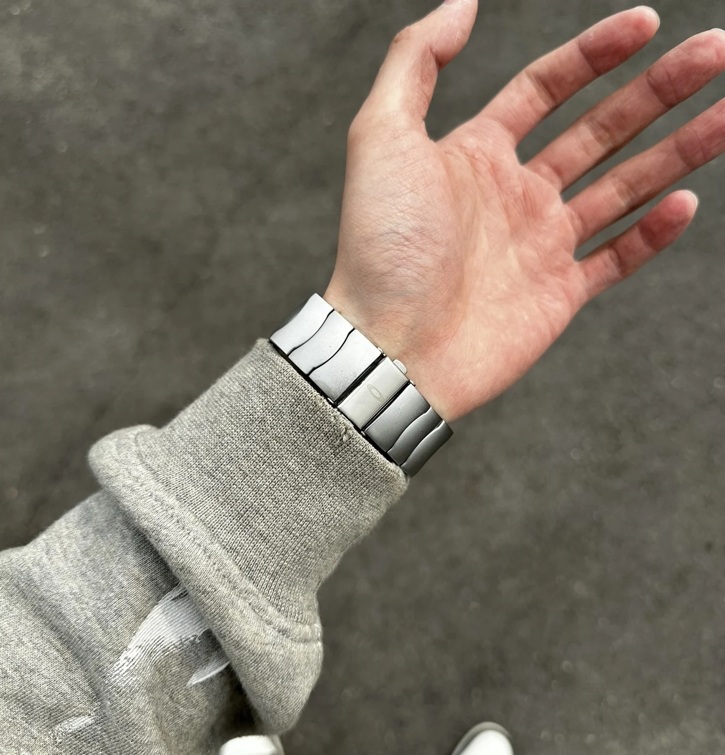 Y2K Metal Gun Color Watch Future Style Time Bomb Watch Green Dial Oval metal watch Vintage  must-have millennial trend