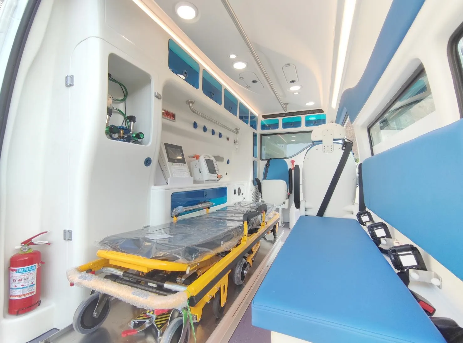 High Quality Monitoring ICU Medical Hospital Ambulance Emergency Vehicle Transit V348 PRO Ambulance Car for exporting