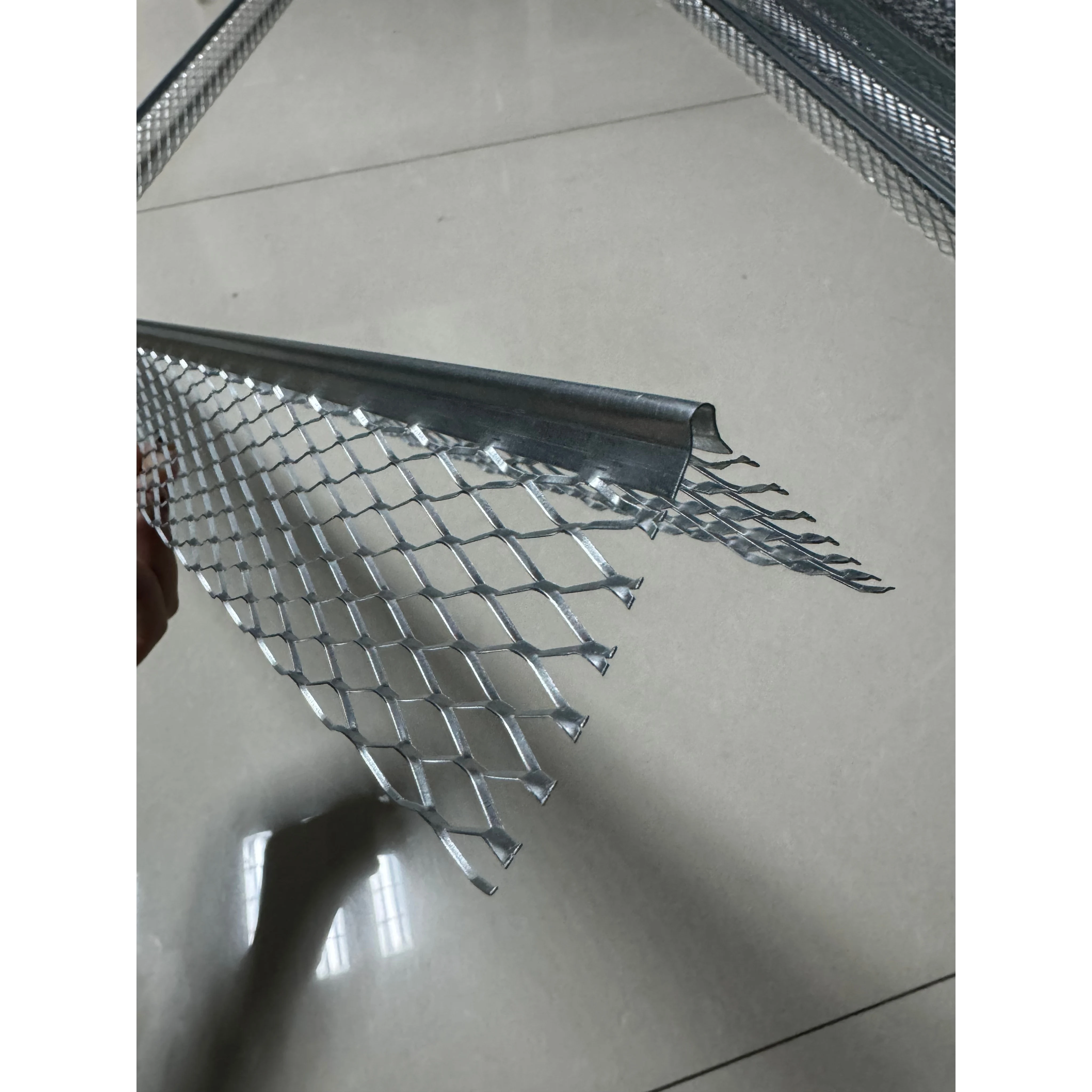 Expert Manufactured Multi-type galvanized aluminum stainless steel 304 angle bead plaster metal corner bead wall for building