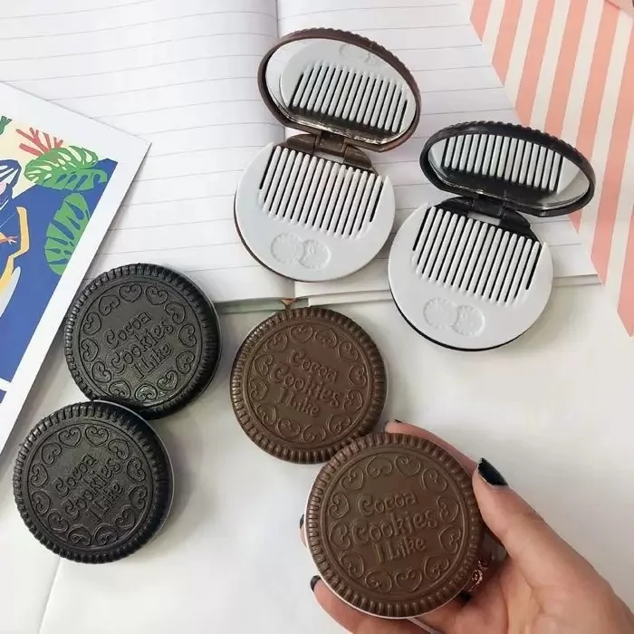 Hot Selling Oreo-like Chocolate Biscuit Shape Pocket Mirror with Comb Mini Sized Bi-folding Mirror Perfect for Photo Shooting