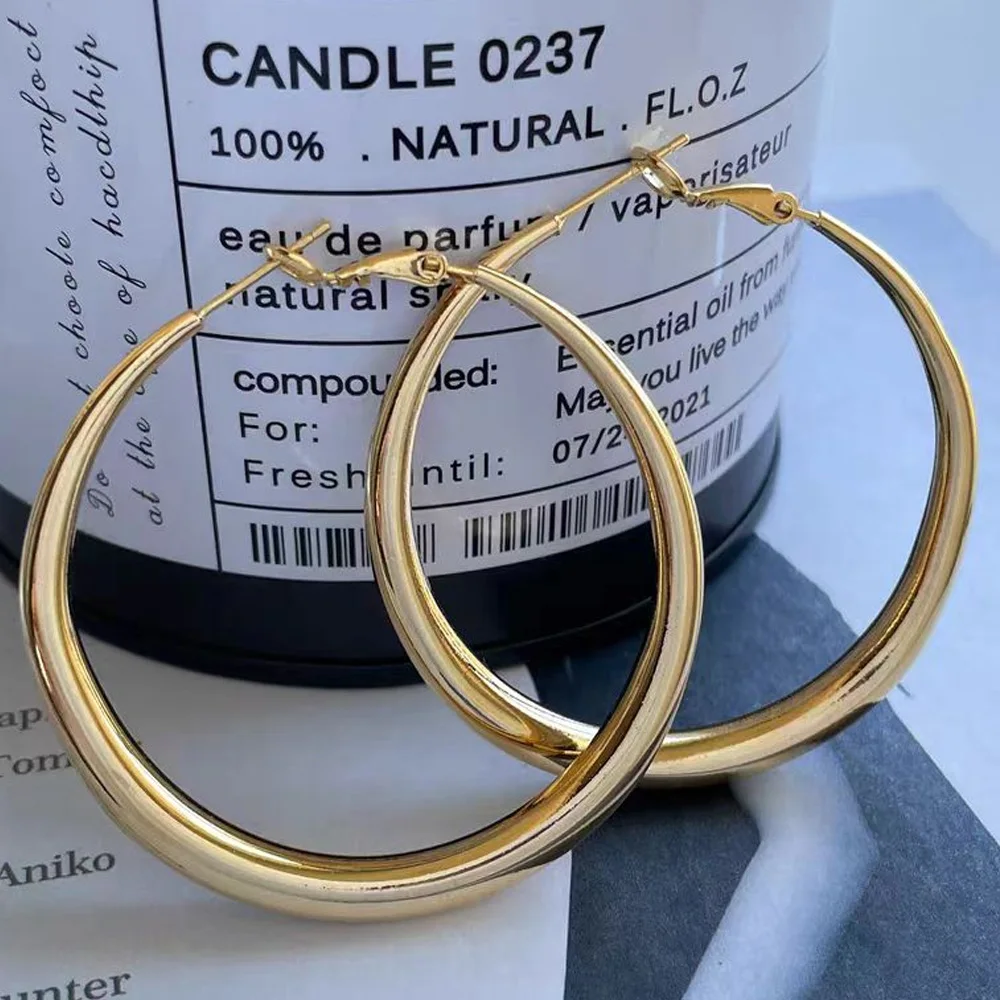 Wholesale Simple Retro Vintage Style 18K Gold Plated Hoop Earrings Ladies Fashion Jewelry Made of Copper Oversized Hoop Design