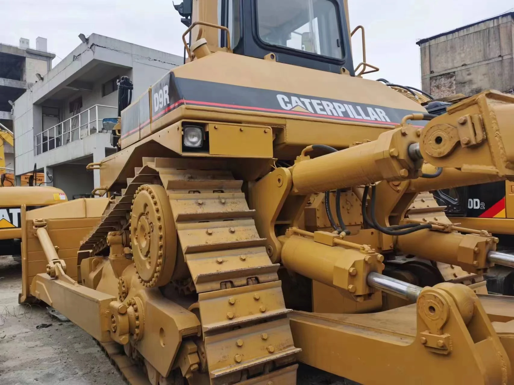 Used D9R crawler cat bulldozer cheap price  high quality Japan made