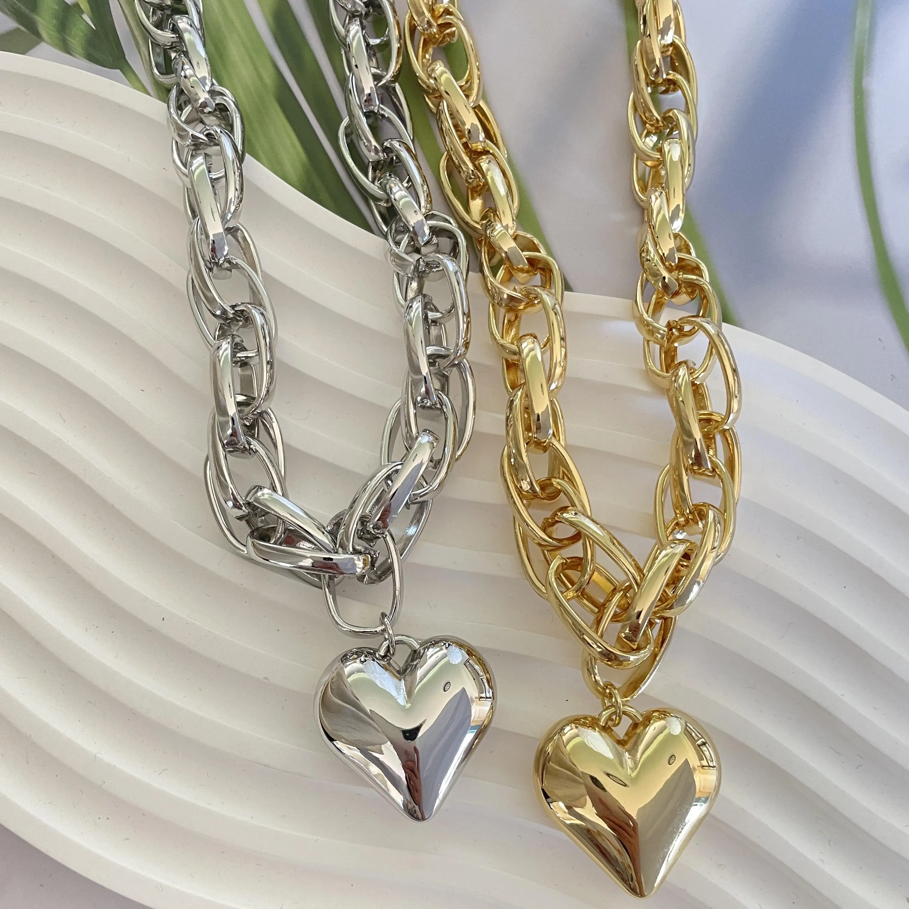2024 New Exaggerated Big Heart Fashion Pendant Necklace 18k gold 925 Silver Plated No Link Chain Tarnish Jewelry Necklaces Women