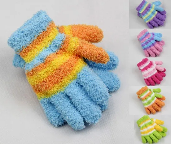 Wholesale promotional 100% polyester coral fleece winter gloves for kids super cozy