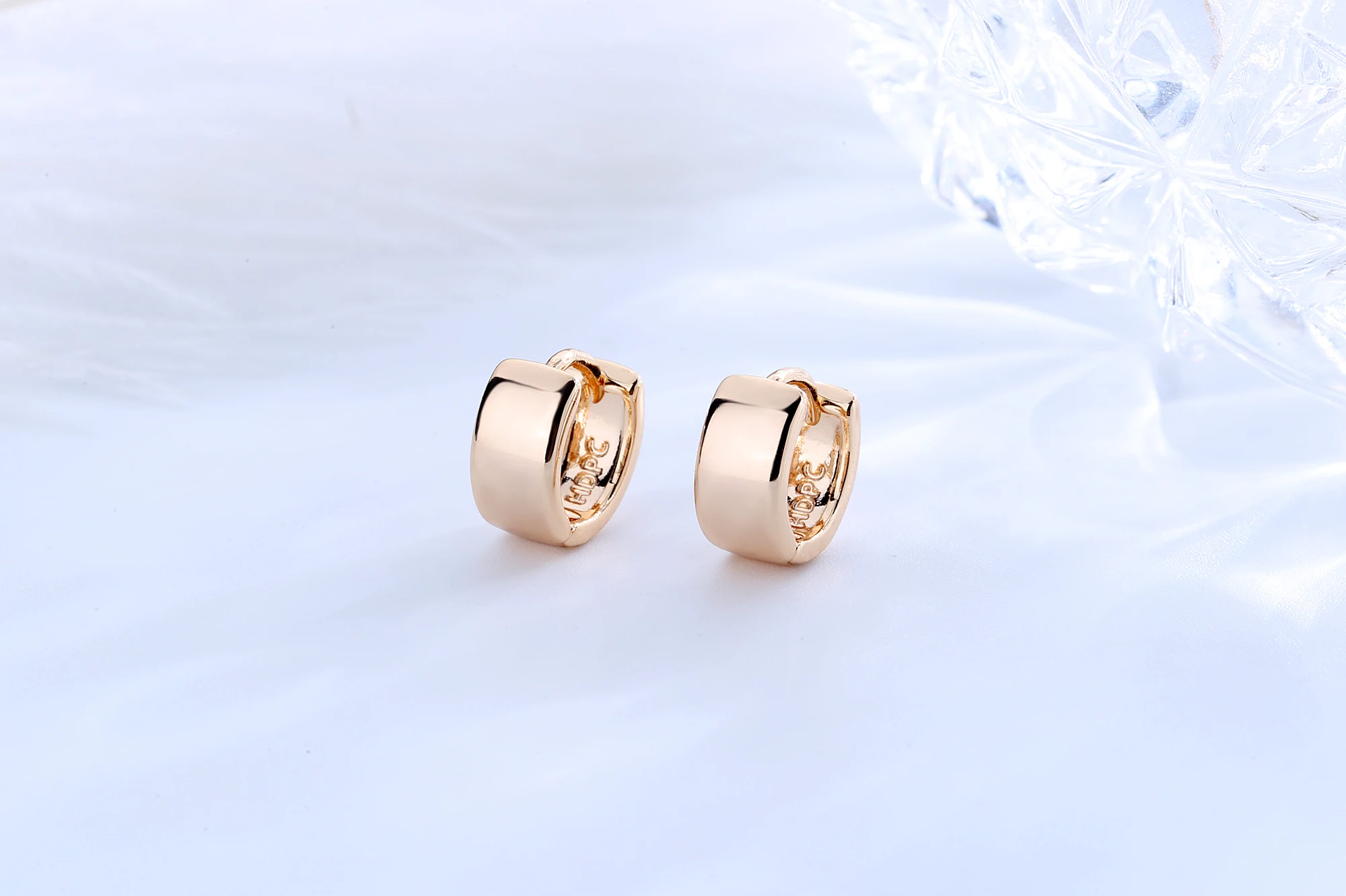 2023 Fashion Classics gold plated earrings 18k Cz Spiral Earring Huggies Earrings Women Micro Pave Ladies Wholesale Jewelry
