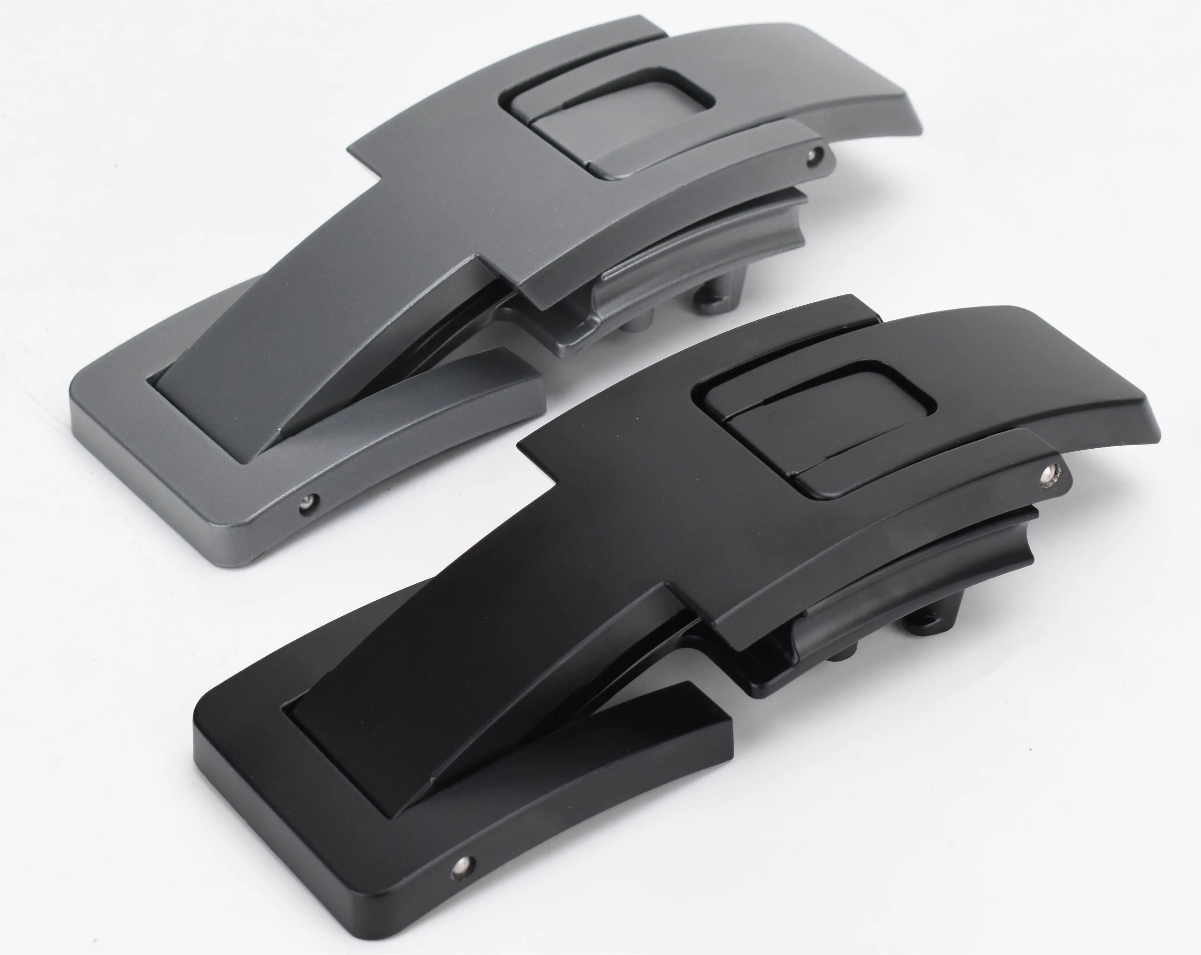 Light weight of aeronautical material, fast speed of adjusting belt buckle, large bearing weight