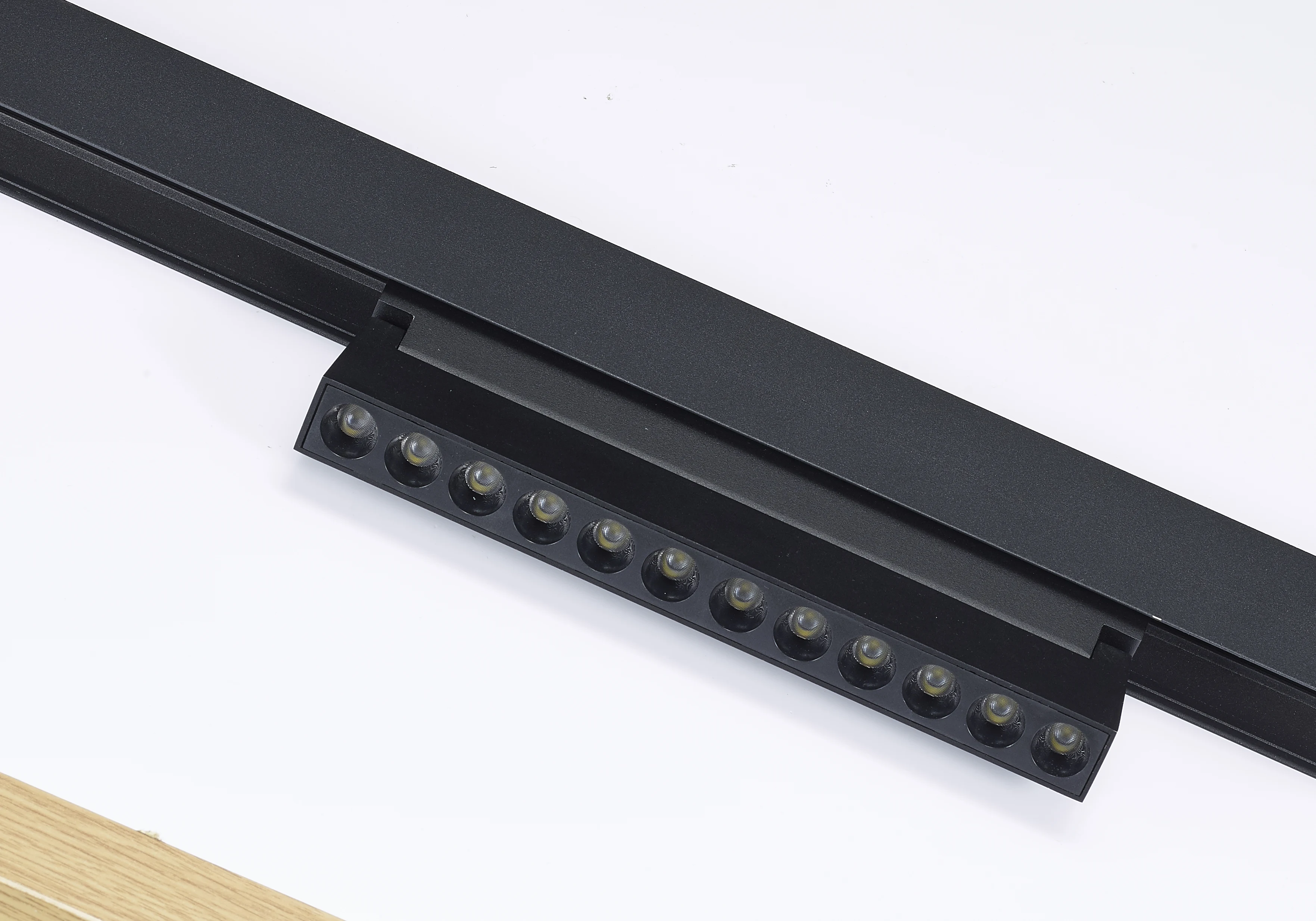 Dayton ETL CE Certified Popular Product CCT3000-6000K Lighting System Adjustable LED 48V Magnetic Track Light