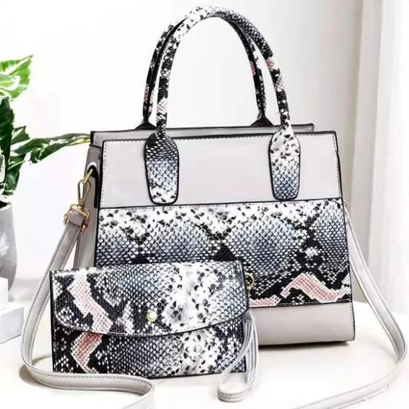 synthetic leather python pattern  is used for luggage, decoration, shoe materials, handbags, furniture soft bags, belts, etc.