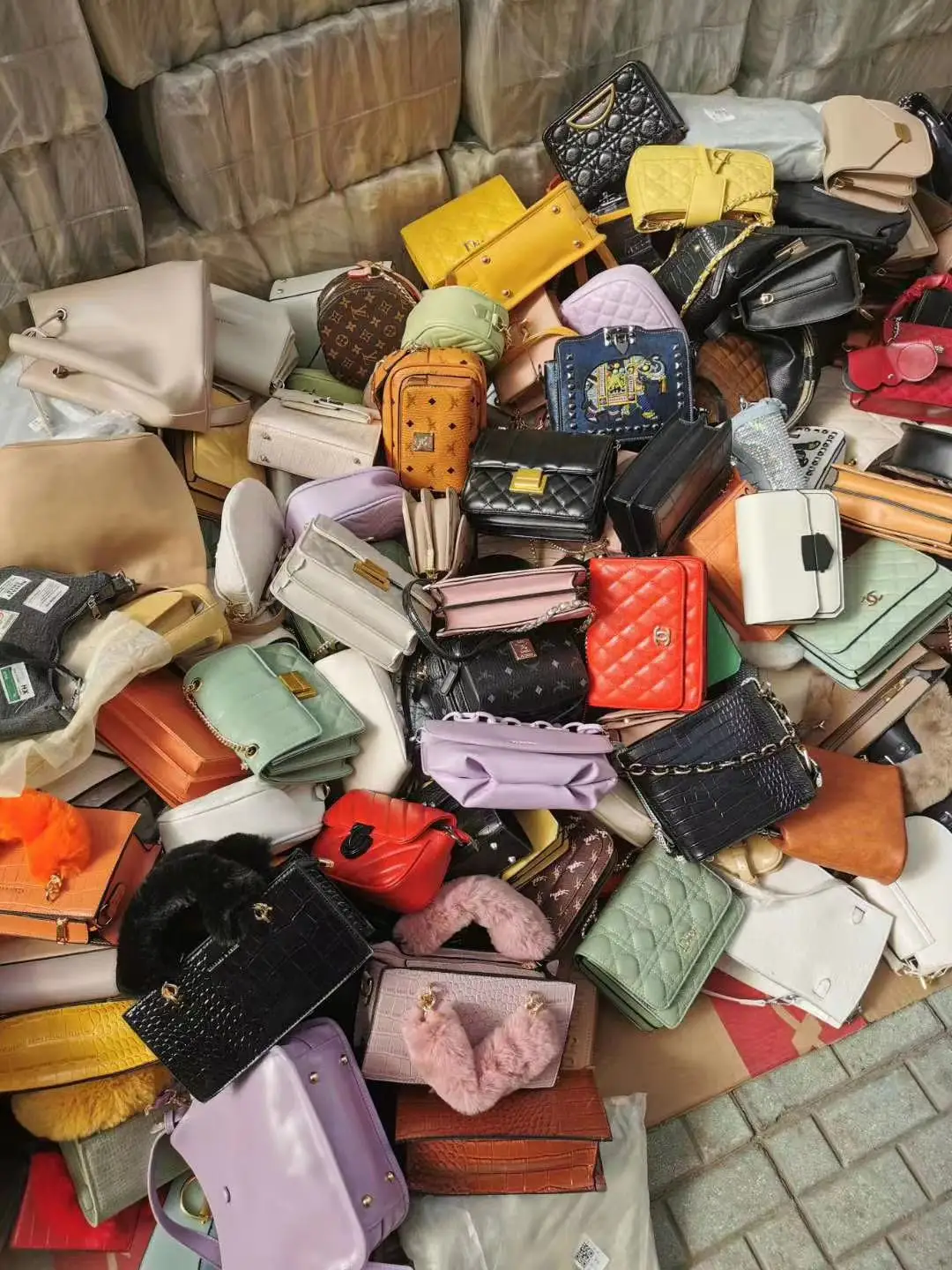 Женские сумки в наличии популярные на плечо по низкой цене оптовая продажа новинка 90% модные ремне из Юго-Восточной