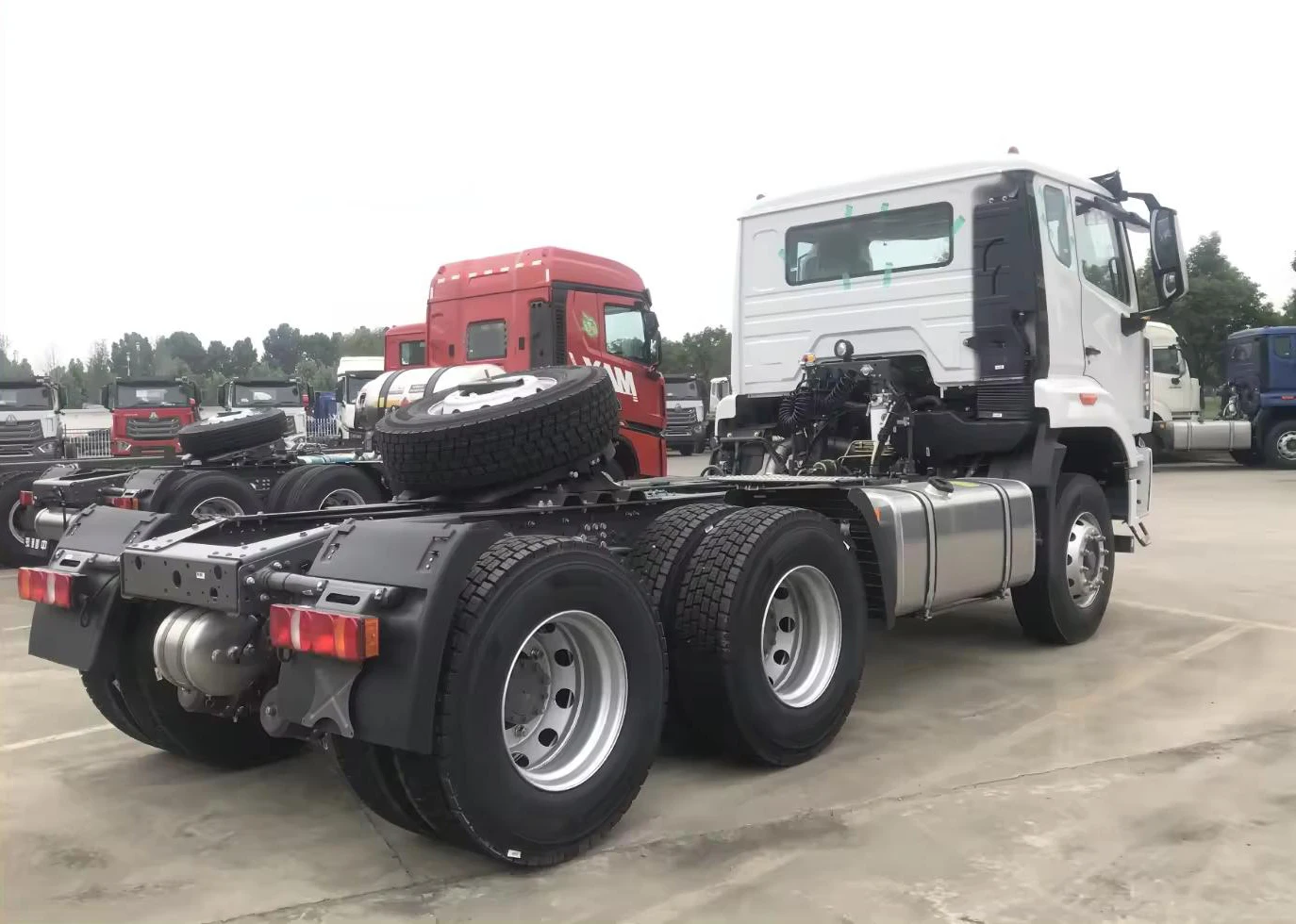 2023 New Sinotruk HOWO NX 6X4 10 wheeler tractor truck for sale